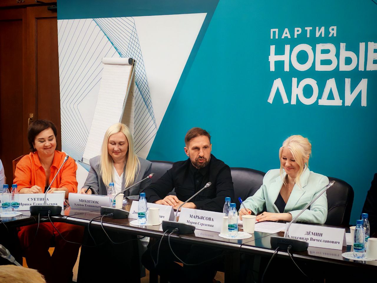 Круглый стол в Госдуме: эксперты и депутаты обсудили будущее превентивной медицины и сотрудничество с БРИКС - фото 1