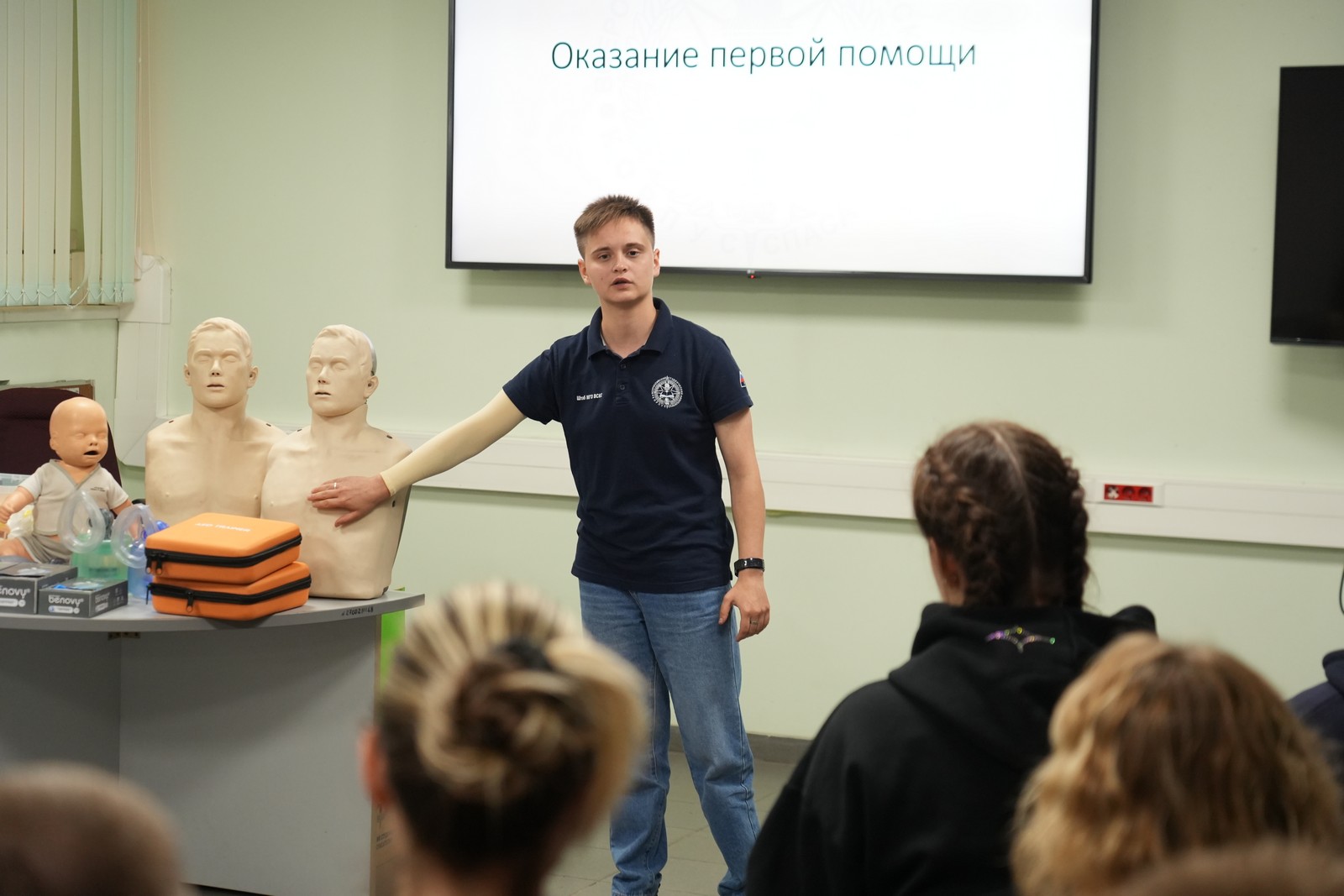 Московская «Единая Россия» провела ко Дню ветеранов боевых действий мастер-класс по оказанию первой помощи - фото 8