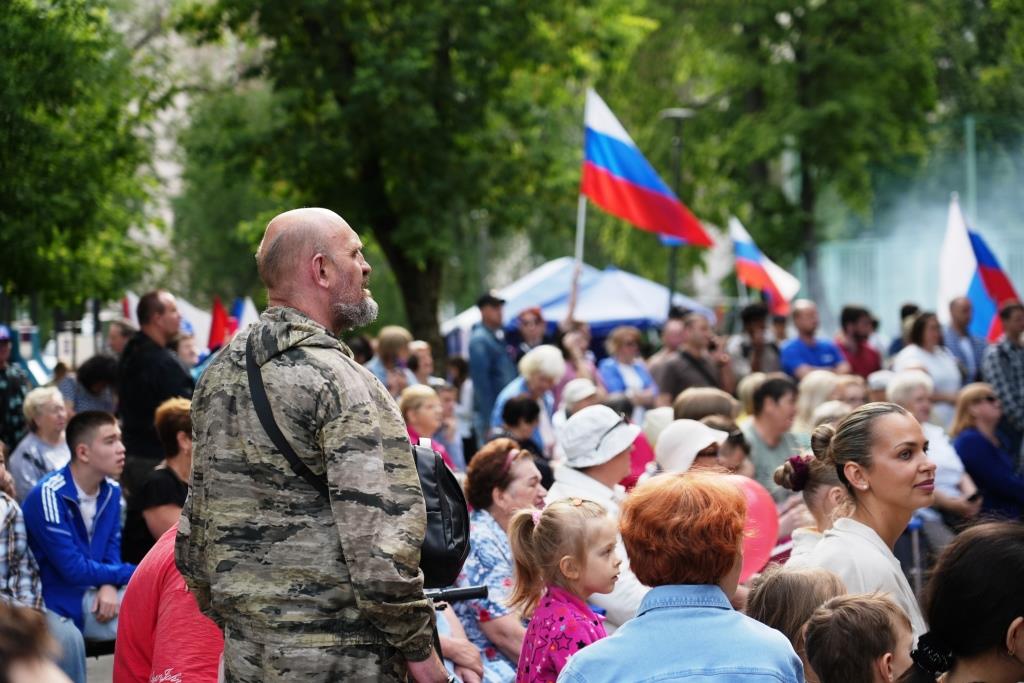 В автопробеге в честь Дня России на юго-востоке столицы приняли участие более 100 человек - фото 3