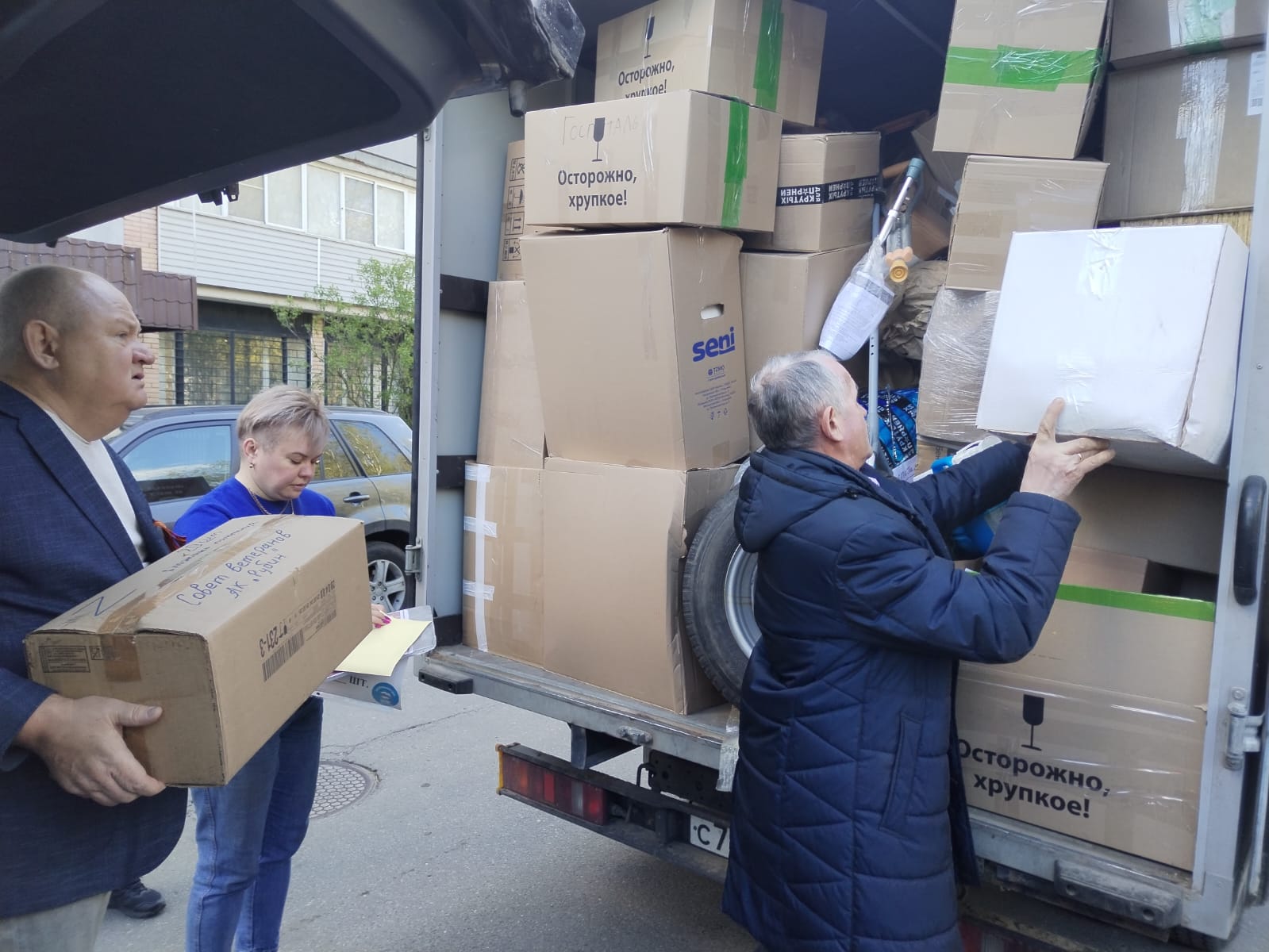 Председатель Комитета по имущественным отношениям, природопользованию и экологии В.Н.Шапкин принял участие в отправке грузов на СВО - фото 5