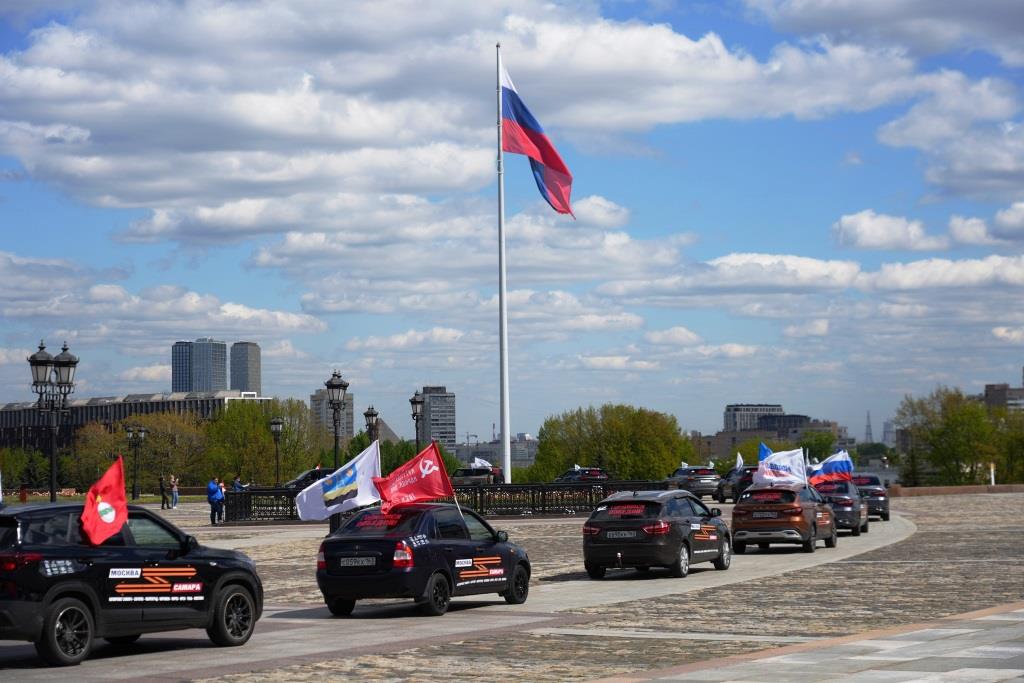 Патриотический автопробег «Единой России» «Гордимся Победой» завершился в Москве, на Поклонной горе - фото 1
