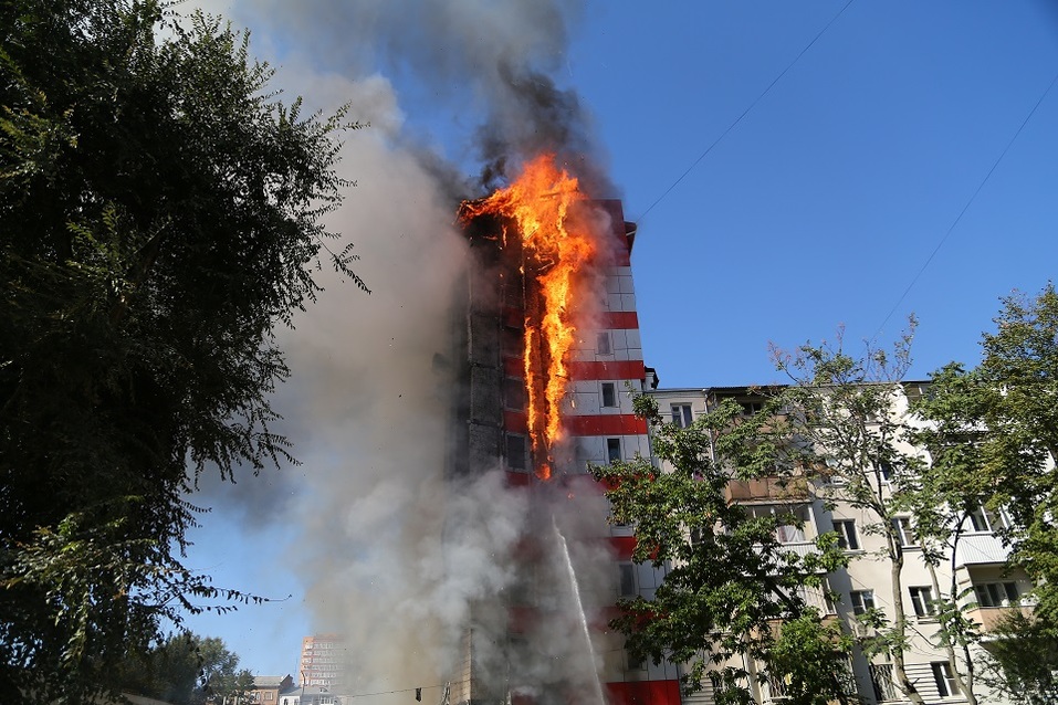 Очевидцы рассказали о детях, выпрыгивавших из окон горящего здания в Ростове - фото 6