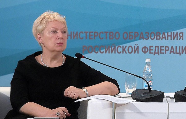 Министр образования назвала преступлением платные уроки по основным предметам в школах - фото 1