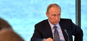 Путин предложил повысить МРОТ до прожиточного минимума к 2019 году - фото 1