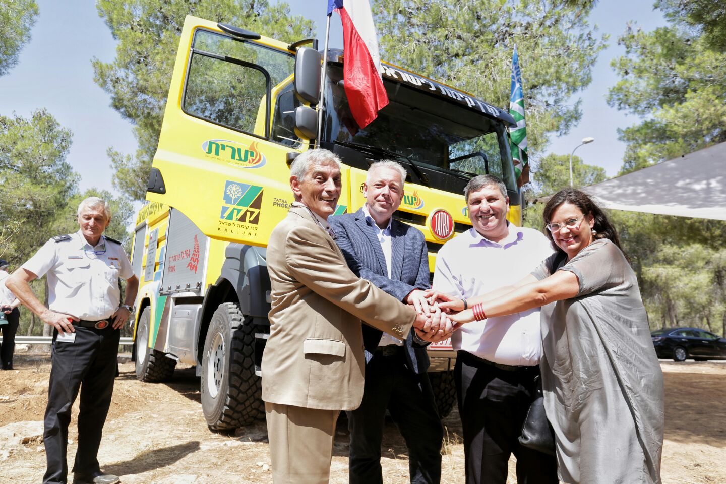 Израиль: пожарная машина в подарок от Чехии - фото 1
