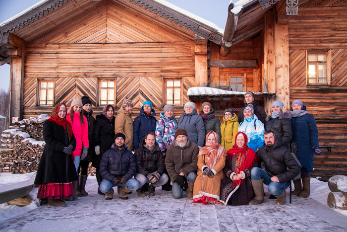 10Коллективное фото сотрудников музея с жителями и сотрудниками Кенозерского парка