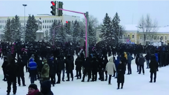На смену протестам в Казахстане пришли погромы и мародерства - фото 6