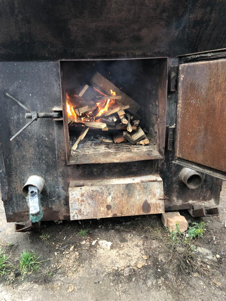 На Южнопортовой улице была обнаружена кустарно-изготовленная печь, в которой незаконно сжигались отходы - фото 2