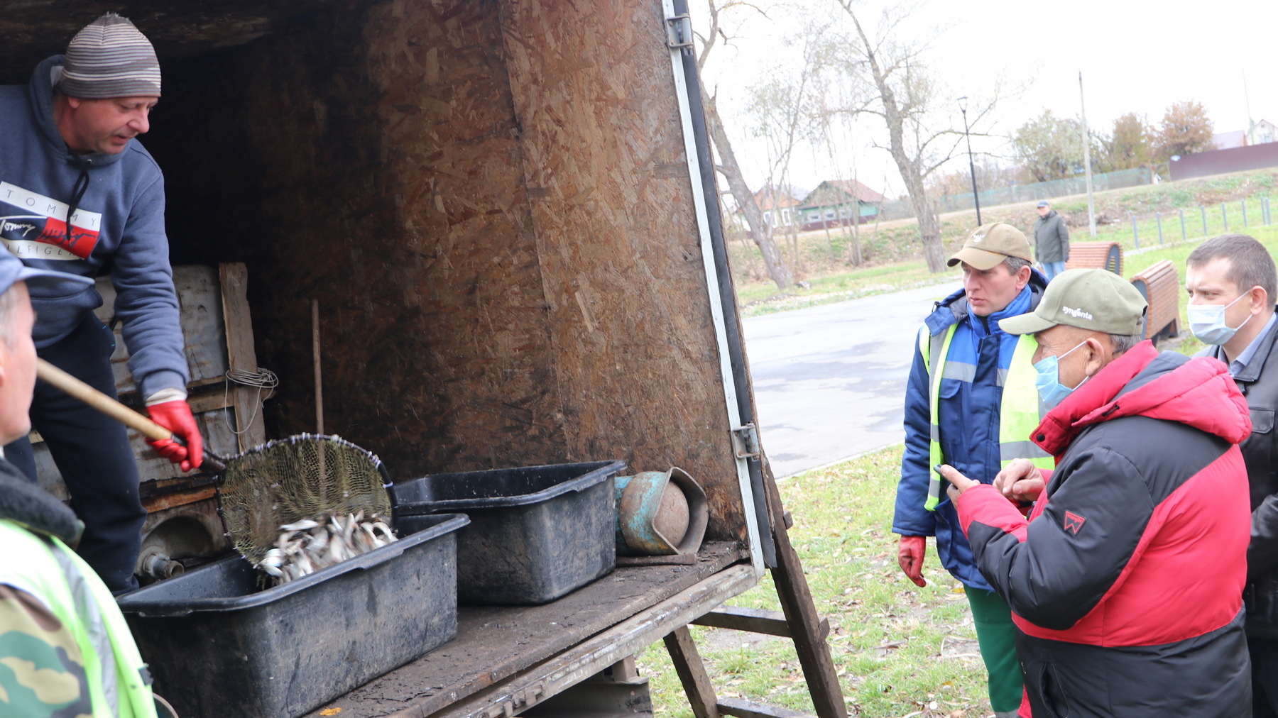 В Лесной Воронеж выпустят более двух тонн мальков рыбы - фото 2