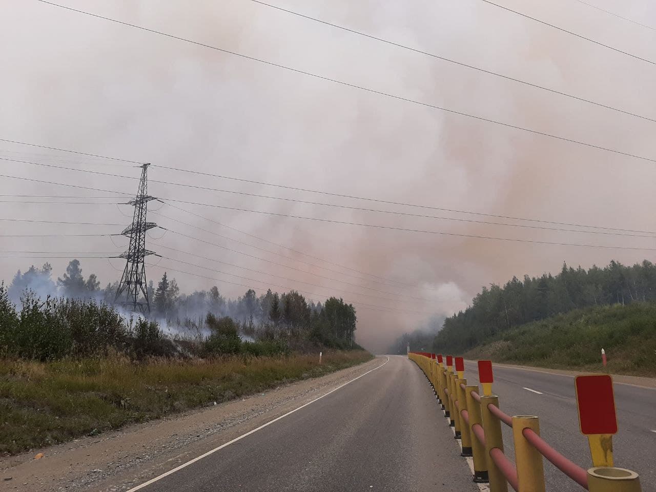 Лесной пожар у горы Волчихи, расположенной возле городов Ревда и Первоуральск - фото 1