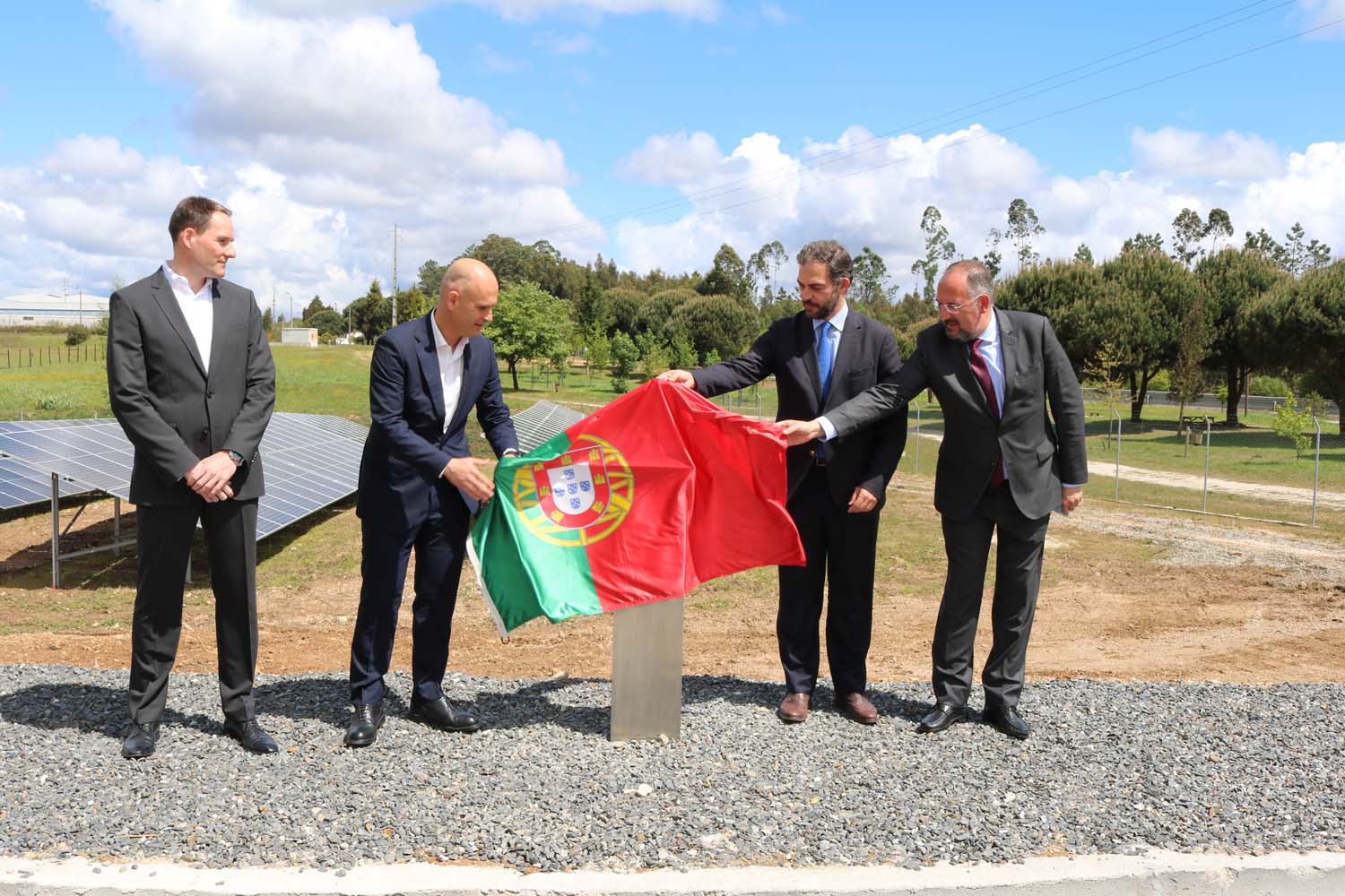 Новая солнечная электростанция LIXIL заработала на заводе GROHE в Португалии  - фото 1