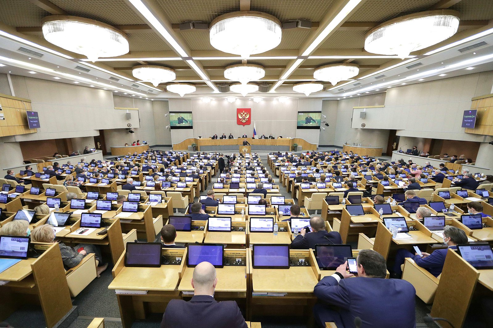 Дума приняла закон о размещении средств ФНБ в ОФЗ и акции российских компаний - фото 1