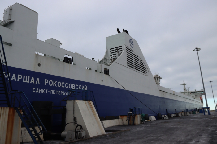 На первом в стране двухтопливном пароме в порту Усть-Луга подняли российский флаг - фото 4