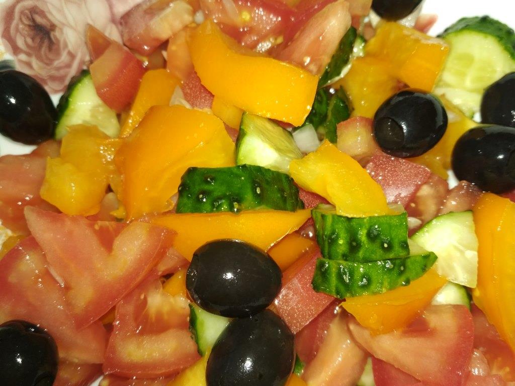Эко-кулинария: салат из овощей и маслин «Фермерский»  - фото 1