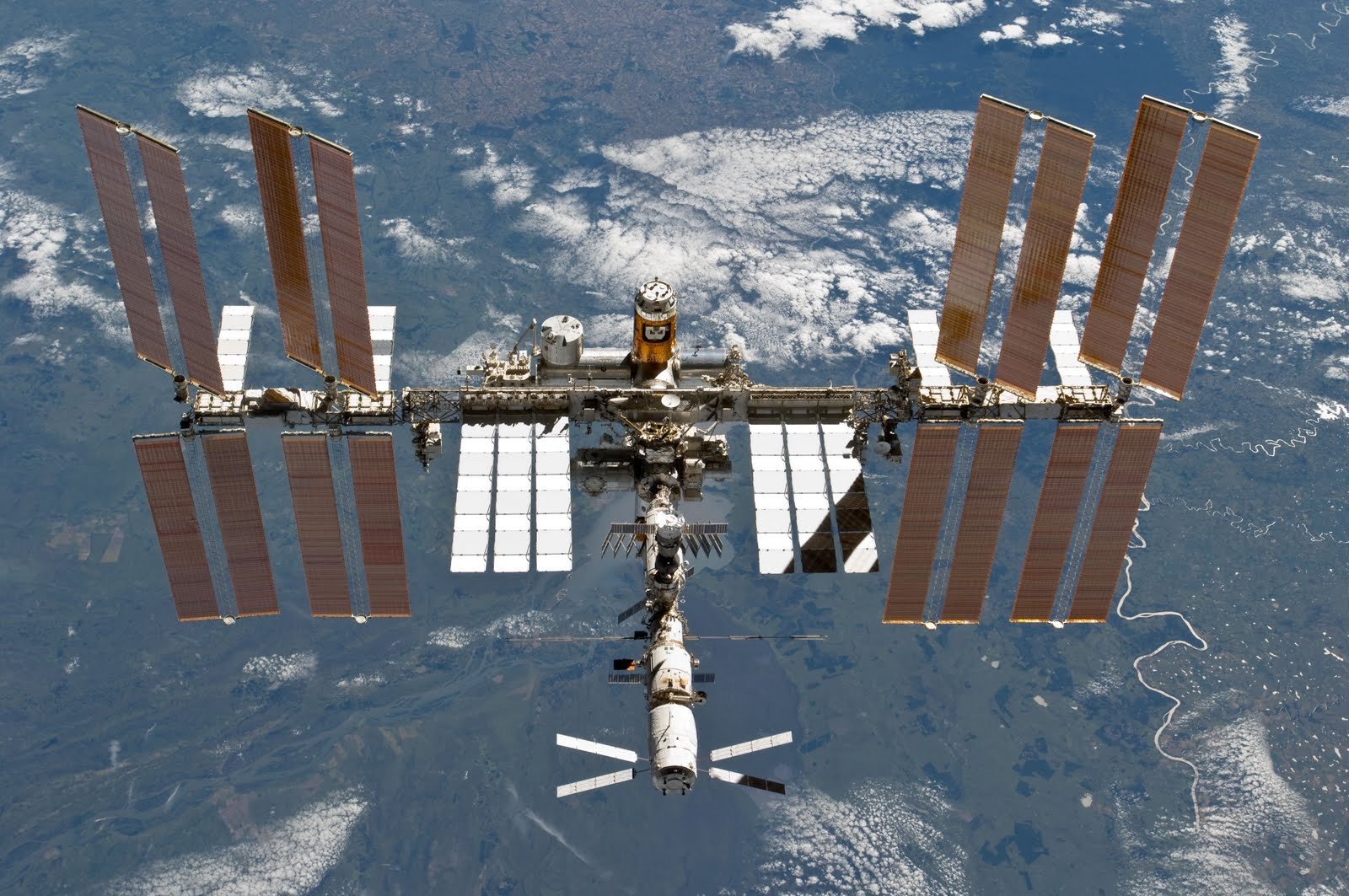 Роскосмос: Россия выйдет из проекта МКС после 2024 года - фото 1
