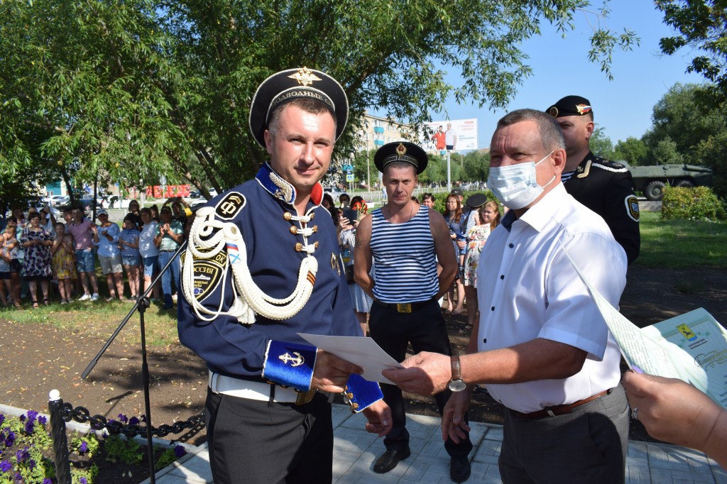  Моряки из Карасукского района отметили День ВМФ возле памятника морякам - фото 2