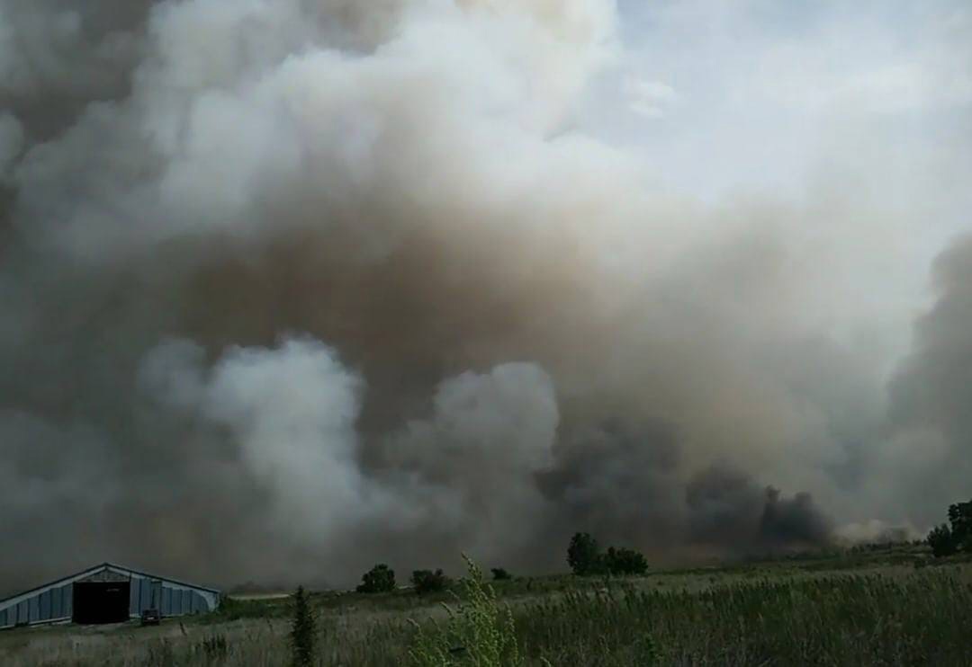 Огненная стихия бушует в Самарской области, сжигая жилые дома - фото 1