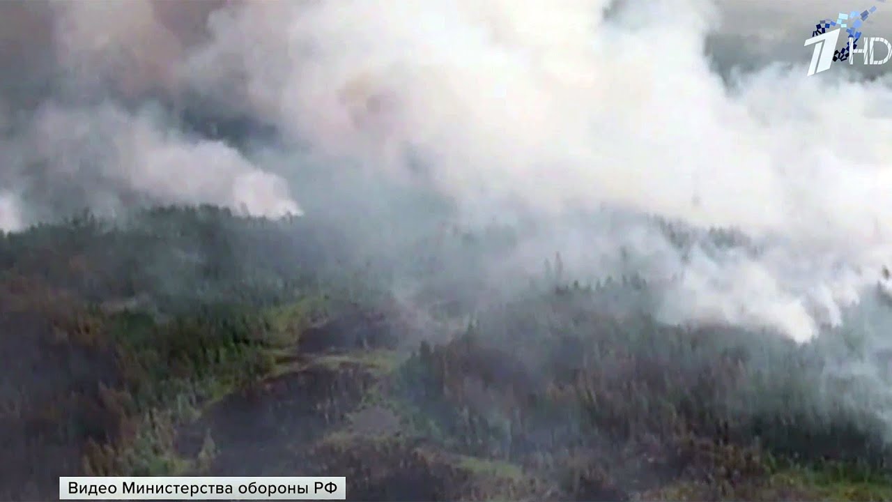 Якутский пилот Ми-8 свыше суток подряд тушил лесные пожары - фото 1