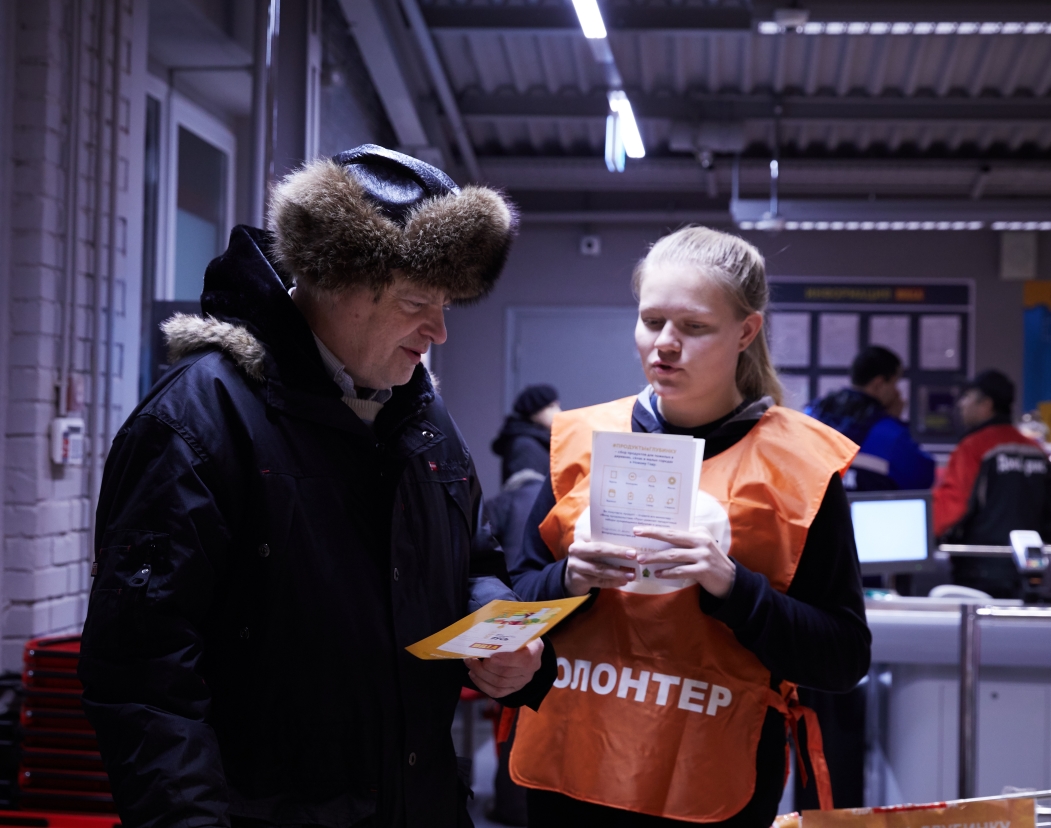 Москвичи собрали 30 тонн продуктов в глубинку для пожилых людей - фото 2