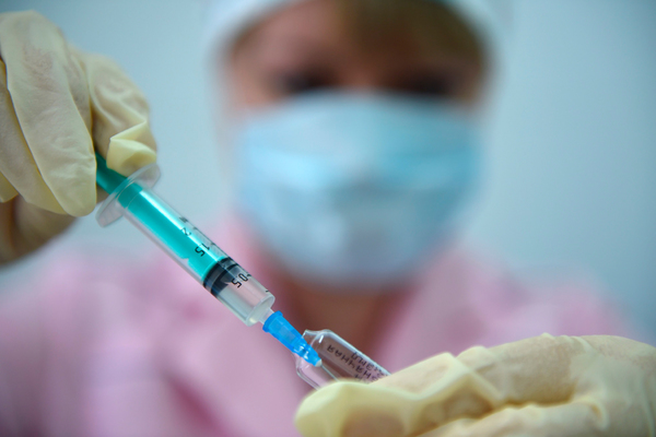 Стали известны сроки массовой вакцинации от коронавируса в России - фото 1