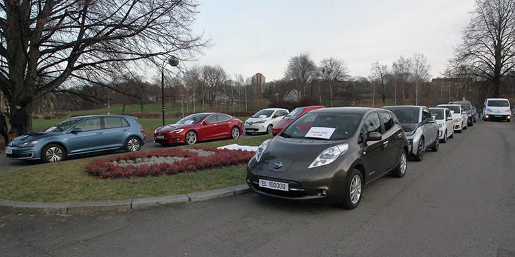  Электрокары заняли более 60 % рынка новых автомобилей в Норвегии - фото 2