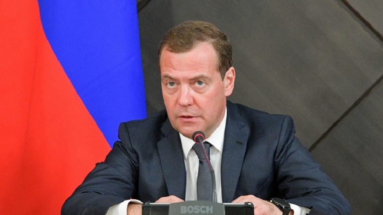 Медведев предложил бесплатно выдавать лекарства по рецептам врачей - фото 1