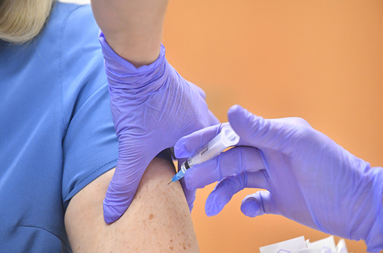 Российский Минздрав расширил список лиц, подлежащих вакцинации от гриппа - фото 1