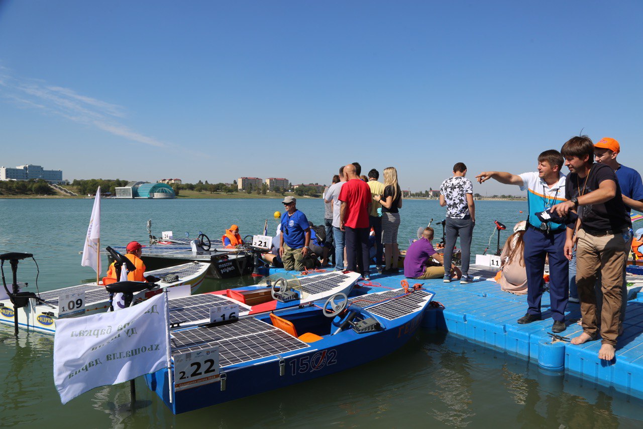 В Грозном состоялись гонки лодок на солнечных батареях - фото 4