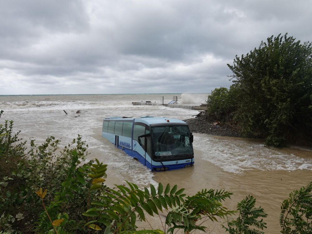 Автобус на море