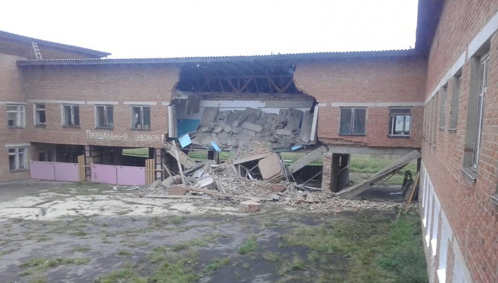 Под Иркутском во время занятий обрушилось здание сельской школы - фото 1