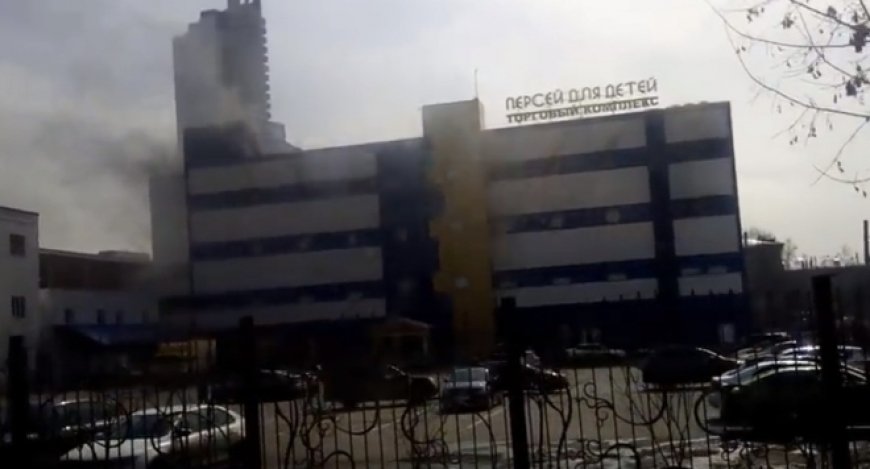 В Москве горел торговый центр «Персей для детей», есть пострадавшие и погибший - фото 4