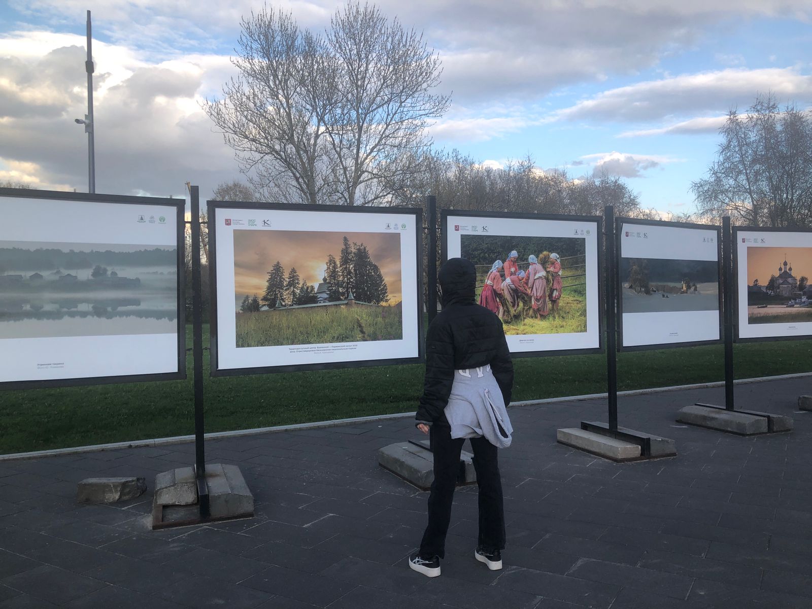 В Москве открылась уличная фотовыставка «Кенозерье – край, где оживает история!» - фото 2