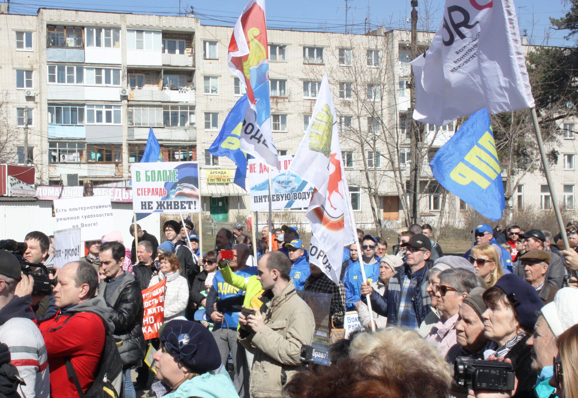 Без компромиссов: на митинге 20 апреля люди потребовали запретить строительство низконапорного гидроузла - фото 1