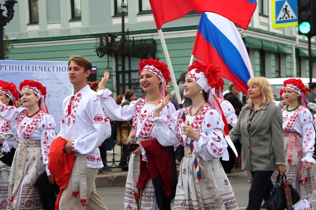  «Единая Россия» поздравляет жителей страны с Днём России - фото 4