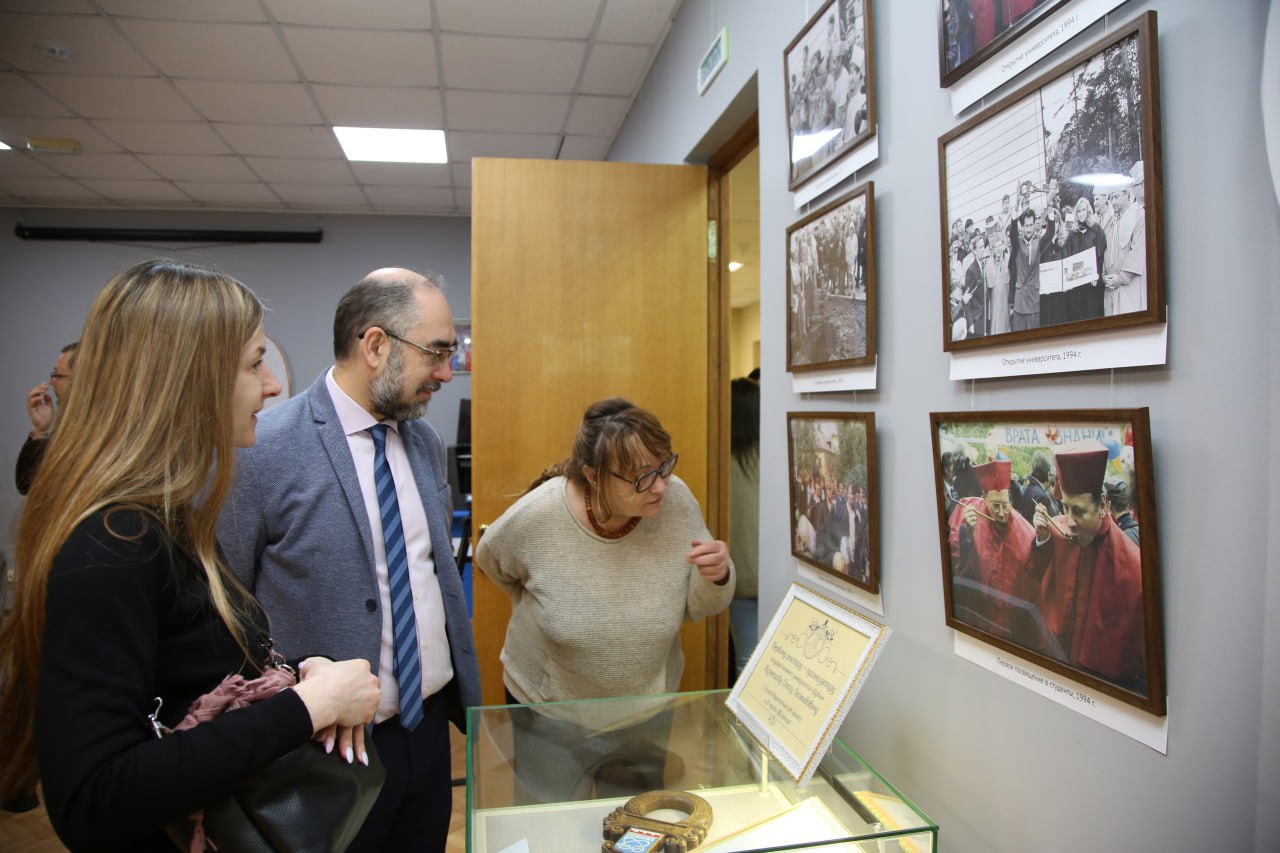 В Музее Дубны открылась фотовыставка в честь 30-летия университета «Дубна» - фото 6