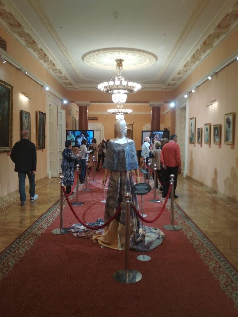 Выставка картин и фарфора в Геликон-опере  - фото 1