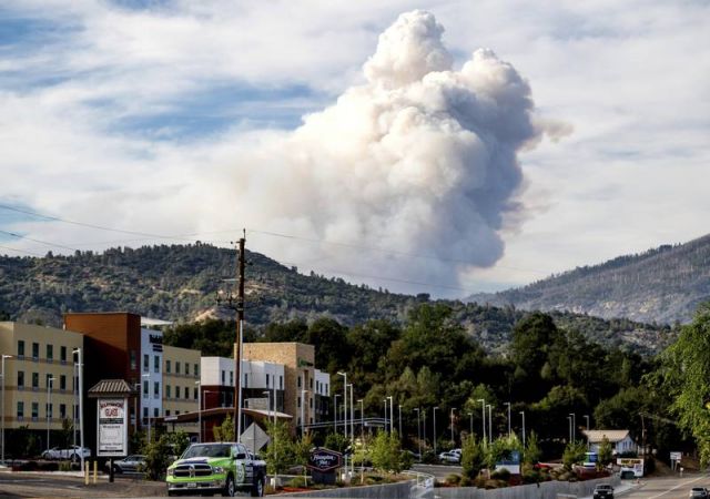 Пожары вплотную приблизились к роще Марипоза, дому для 500 гигантских деревьев - фото 3