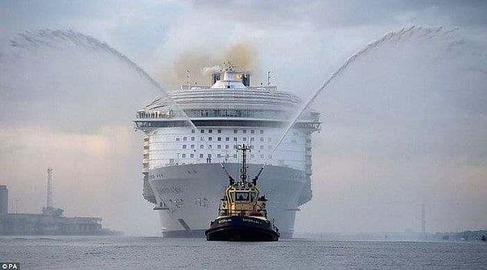 На воду был спущен самый огромный корабль в истории (11 фото) - фото 1