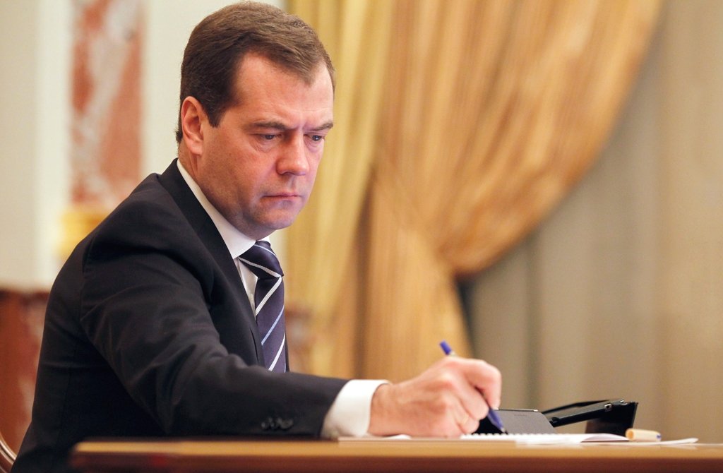 Медведев утвердил перерегистрацию цен на жизненно важные лекарства - фото 1