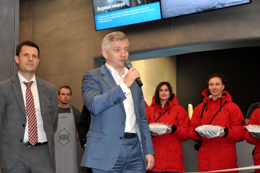 В парке «Зарядье» открылся  павильон «Ледяная пещера» - фото 2