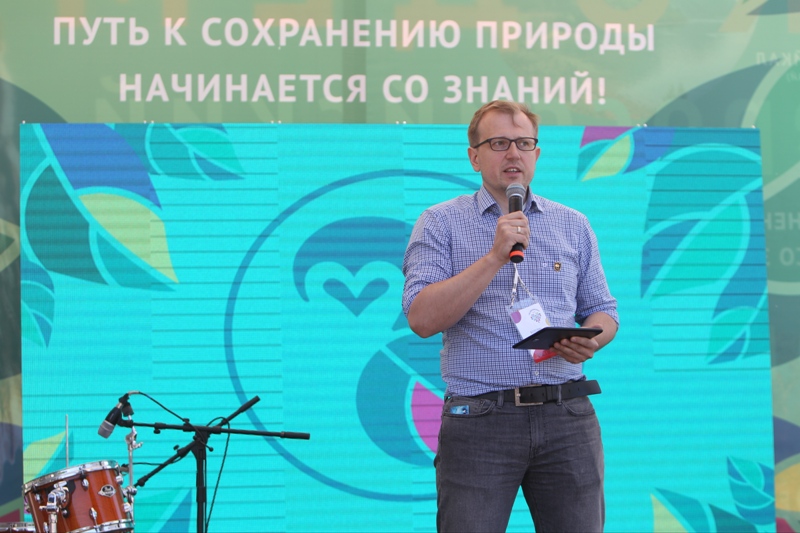 На фестивале добровольцев Сергей Кириенко получил первую путевку в лагерь "Экодемия" - фото 4