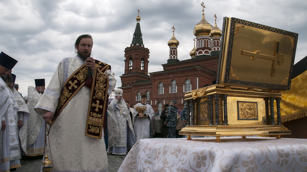 Берег Святого озера Мамонтовой пустыни посетили тысячи паломников - фото 6