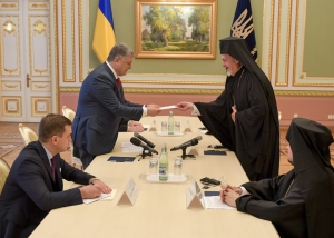 Вселенский Патриарх Варфоломей в ходе киевского визита пообещал Украине автокефалию - фото 1