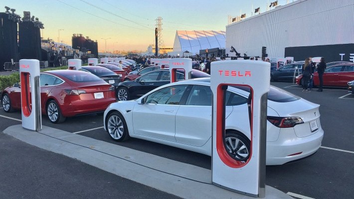 Без чудес: Tesla несет рекордные убытки - фото 1