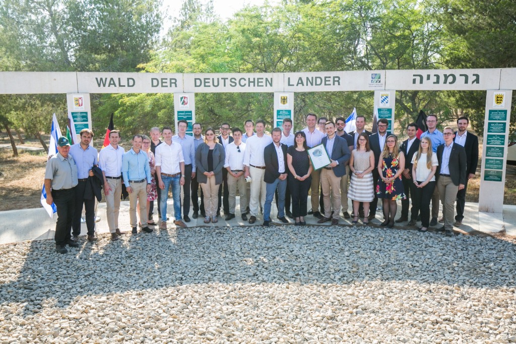 Израиль: Представители молодежного крыла правящей партии Германии приняли участие в церемонии посадки первых деревьев мемориальной рощи имени Филиппа Мисфельдера - фото 2