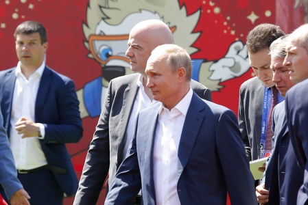 Путин и Инфантино сыграли в футбол на Красной площади - фото 2