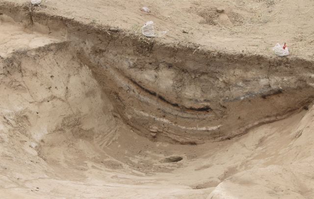 Аркадий Зарубин: Археологи на берегу реки Селенги занимаются флотацией - разделением мелких твердых частиц - фото 20