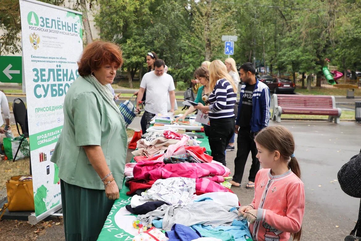Более десяти тысяч ненужных вещей принесли москвичи на обмен в рамках «Зелёных суббот»    - фото 4