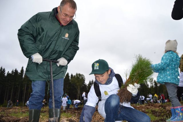 Губернатор Московской области Андрей Воробьев пригласил журнал "ЭкоГрад" на акцию «Наш лес. Посади свое дерево». Мы приехали, и вот что из этого получилось - фото 46