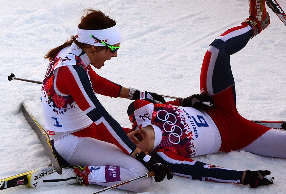Лыжи женские гонки. Травмы в лыжном спорте. Женский лыжный спорт. Травмы на горных лыжах.